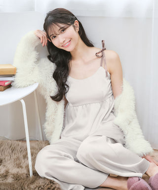 Conjunto de 3 piezas con camisola de satén y cárdigan de punto peludo