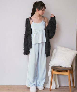 Conjunto de 3 piezas con camisola de satén y cárdigan de punto peludo