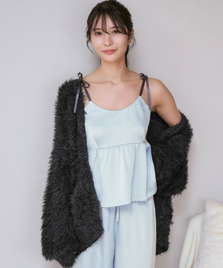 Conjunto de 3 piezas con camisola de satén y cárdigan de punto peludo