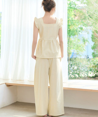 Conjunto superior e inferior con volantes a rayas